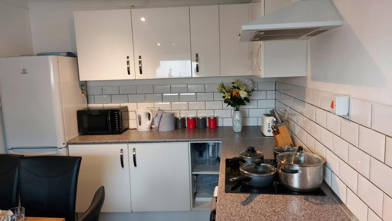Gillings Villa -Perfect For Long & Short Stays Gillingham  Extérieur photo