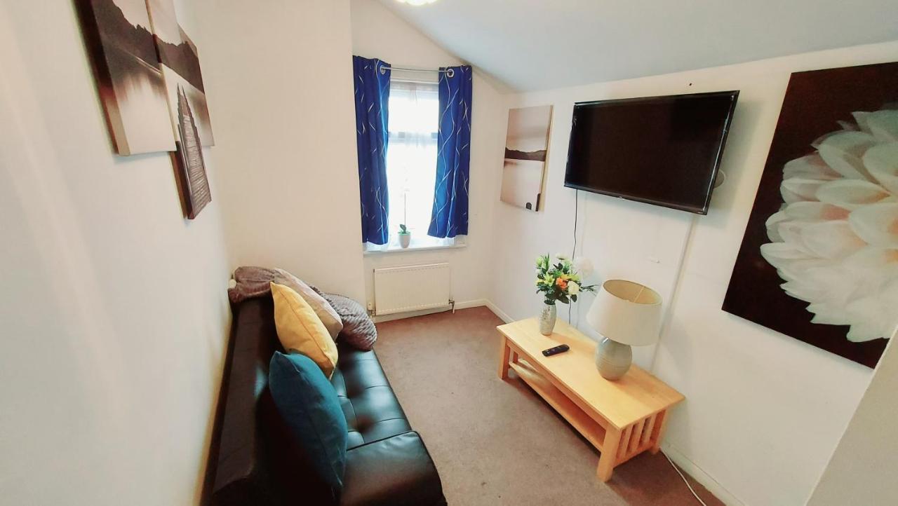 Gillings Villa -Perfect For Long & Short Stays Gillingham  Extérieur photo