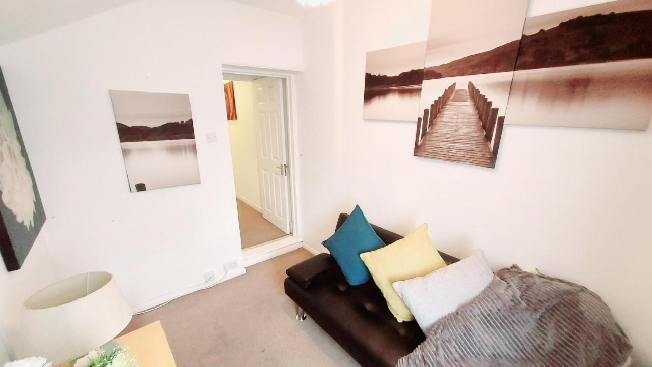 Gillings Villa -Perfect For Long & Short Stays Gillingham  Extérieur photo