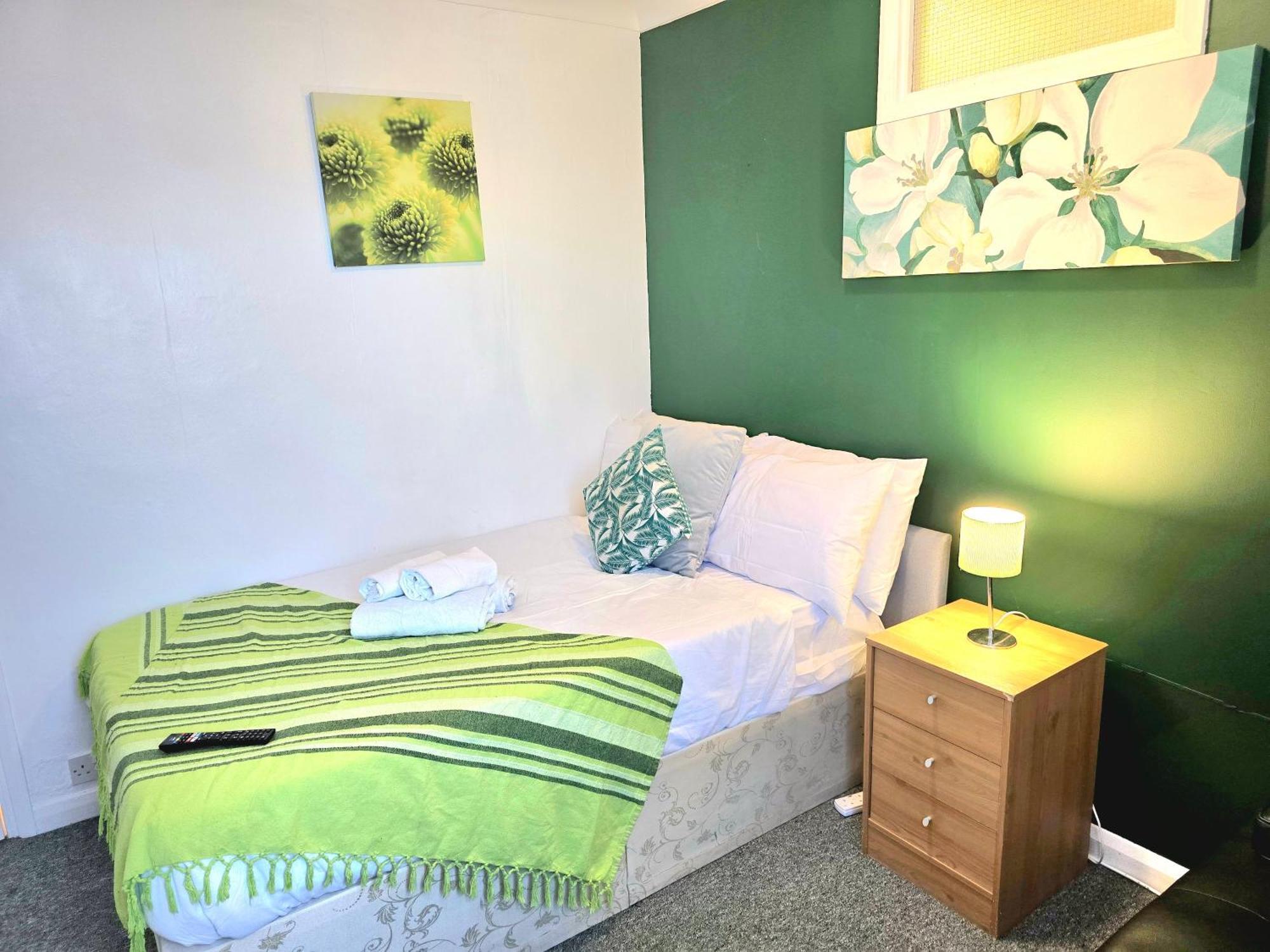 Gillings Villa -Perfect For Long & Short Stays Gillingham  Extérieur photo