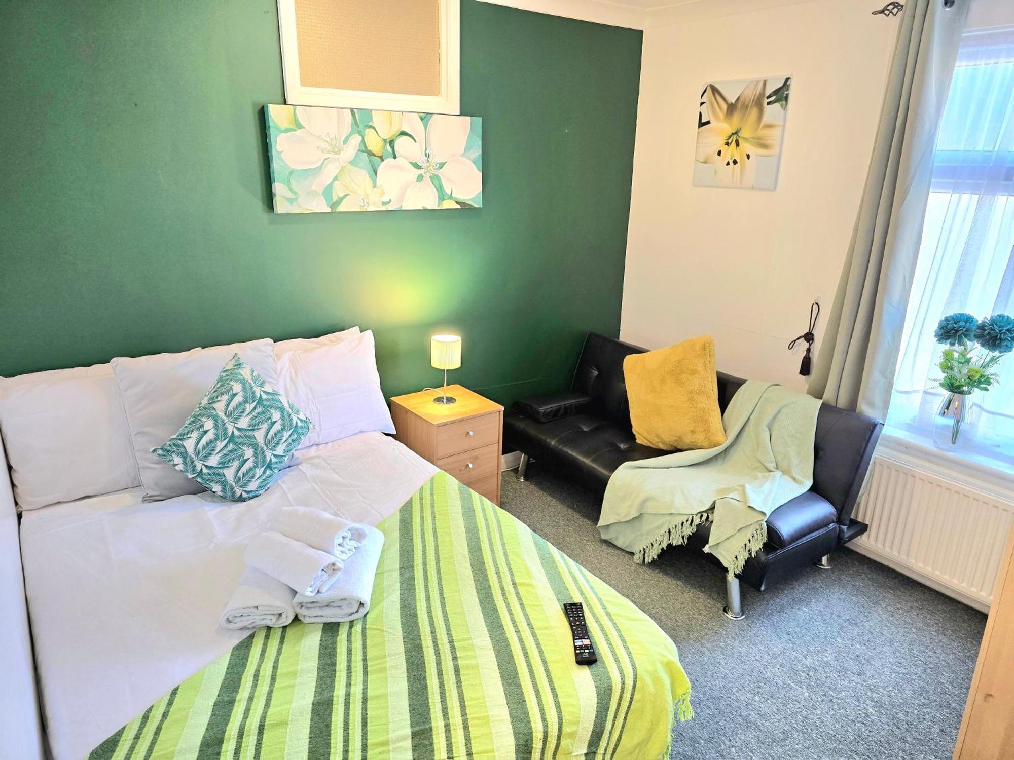 Gillings Villa -Perfect For Long & Short Stays Gillingham  Extérieur photo